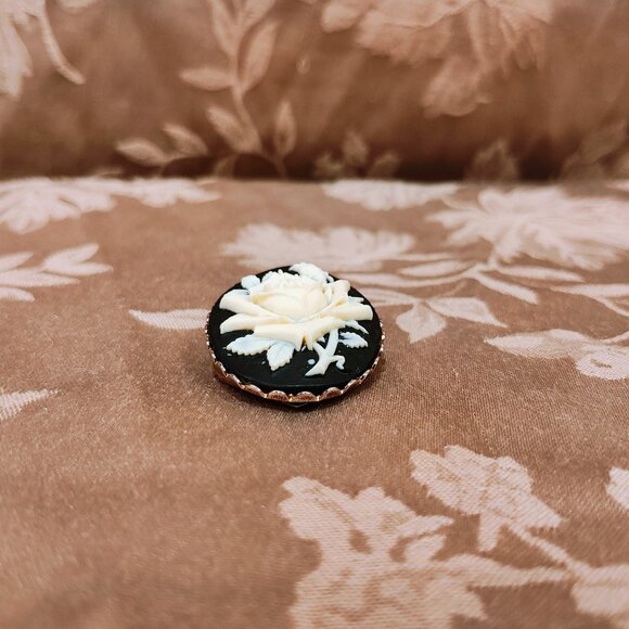 Vintage French Cameo White Rose Scarf Clip, Used - Picture 2 of 7